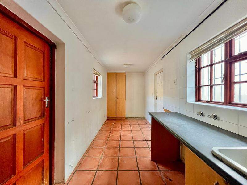 8 Bedroom Property for Sale in Hout Bay Western Cape